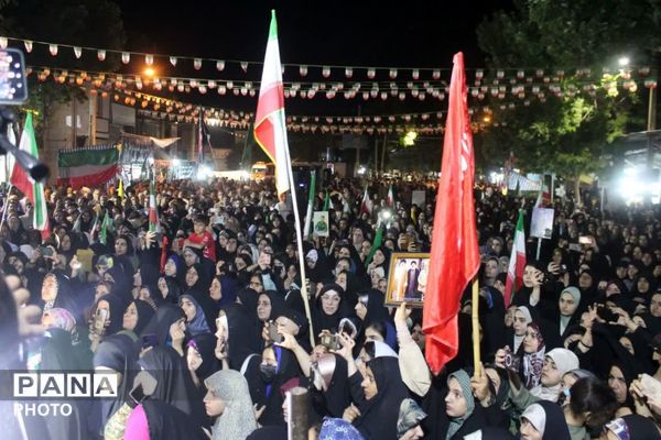 عقد سه زوج جوان در دل راهپیمایی مردمی، آغاز  زندگی مشترک با عطر همدلی و اتحاد