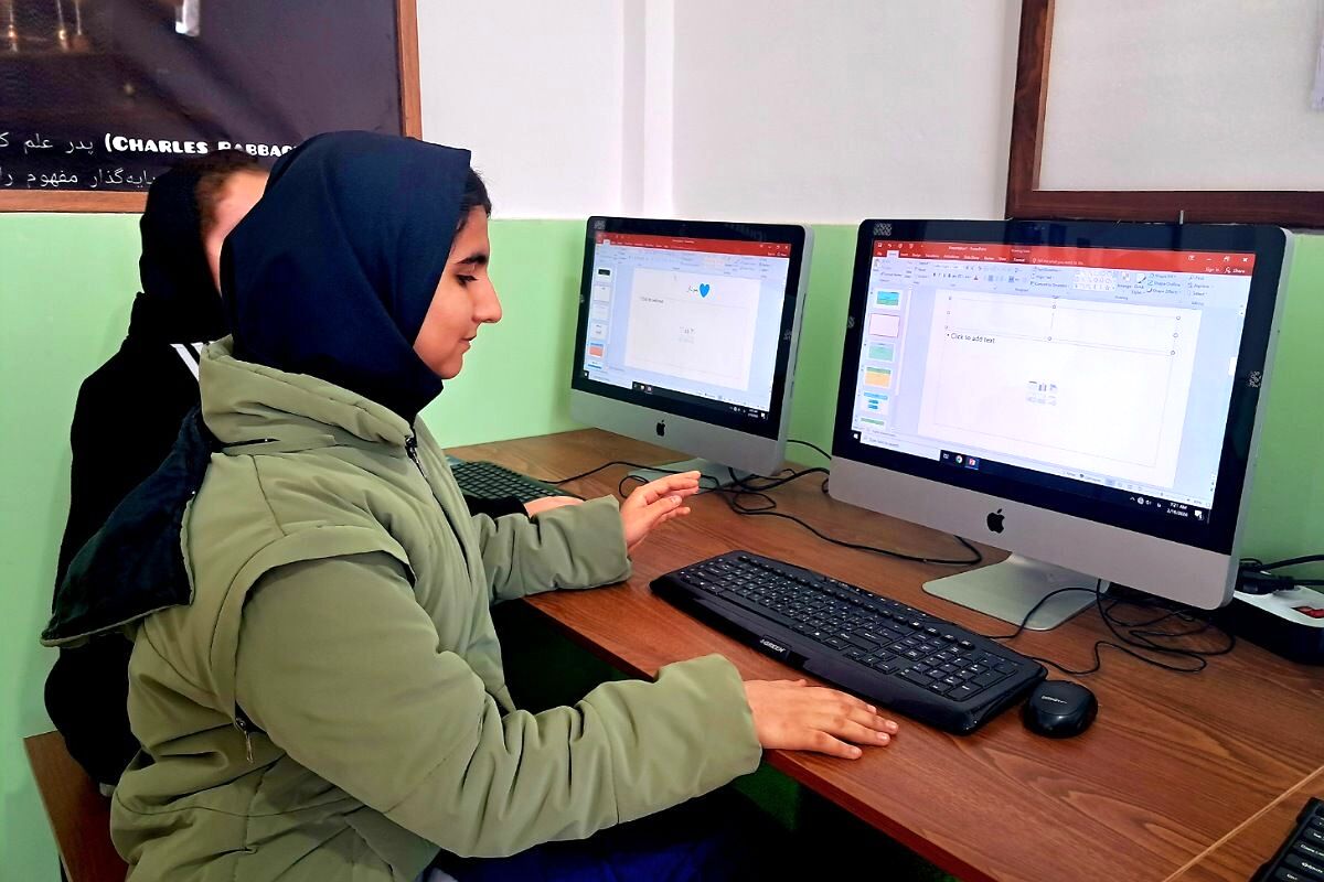 افتتاح سایت رایانه در مدرسه دخترانه موعود ملارد