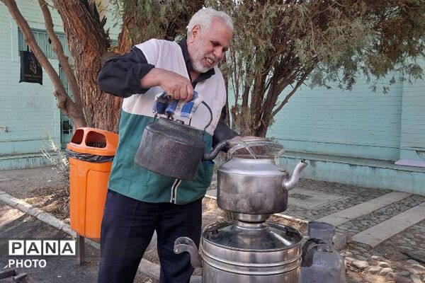 تجلی فرهنگ رضوی در دبیرستان طلوع‌فجر ملارد با برپایی موکب چایخانه حضرت الرضا(ع)