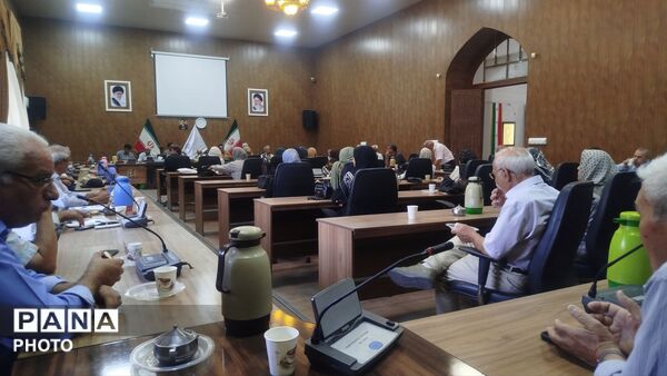 جلسات هفتگی پیشکسوتان فرهنگی در دبیرستان خیام