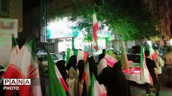 حضور پرشور مردم در تجمع انقلابی، صحنه‌ای از همبستگی و ایستادگی