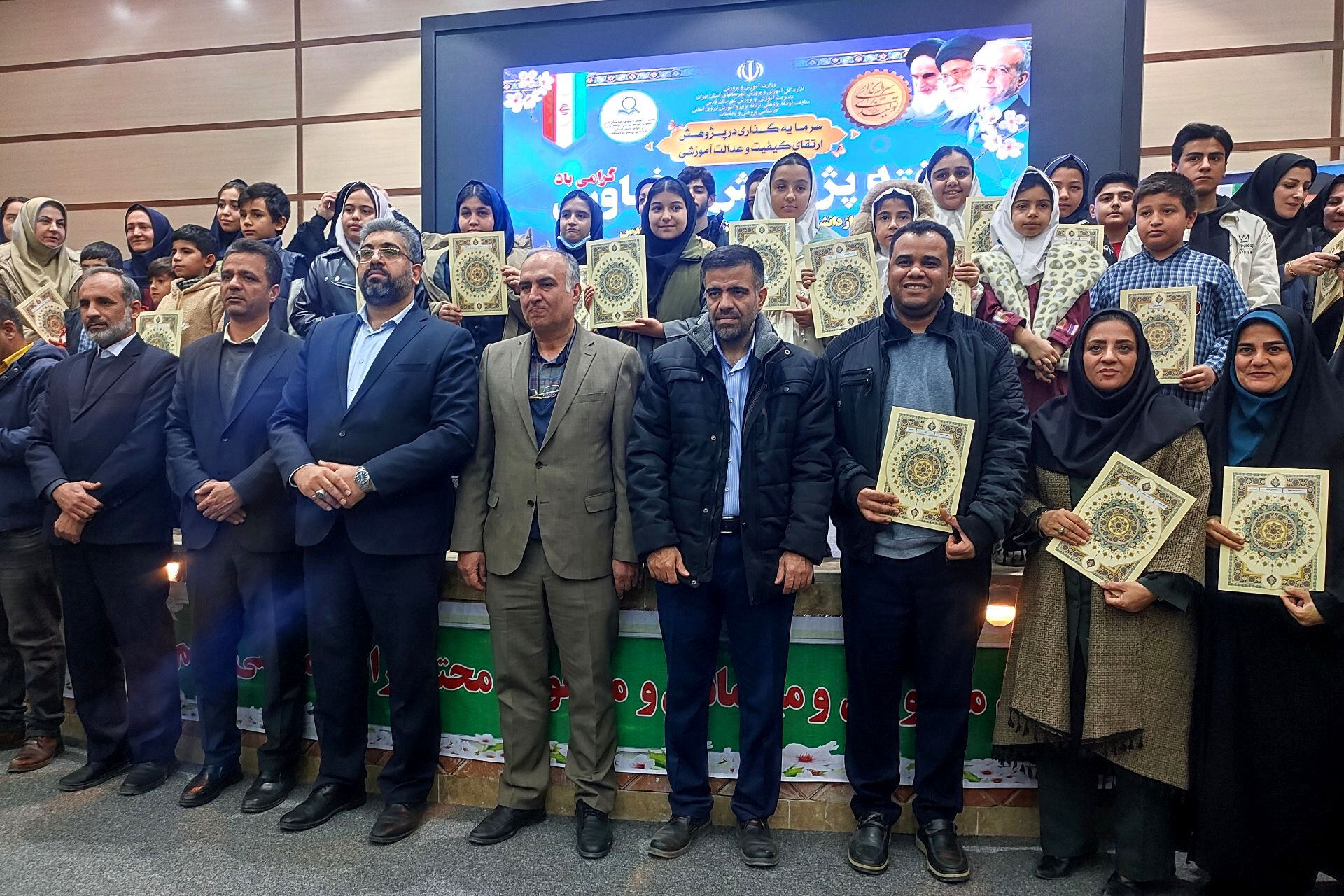 درخشش خلاقیت دانش آموزان قدسی در نمایشگاه دستاوردهای فناورانه و پژوهشی