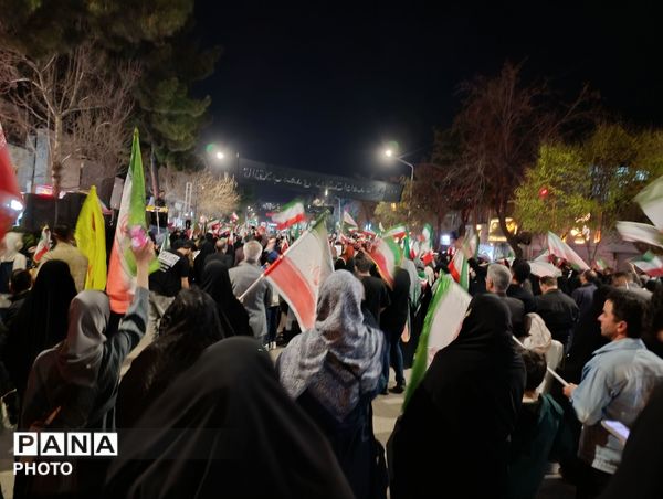 پیمان دوباره با رهبری با نوای رسای مهدی رسولی در آیین تجدید بیعت 