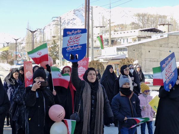 حماسه حضور گرم مردم بلده در سرمای زمستان 
