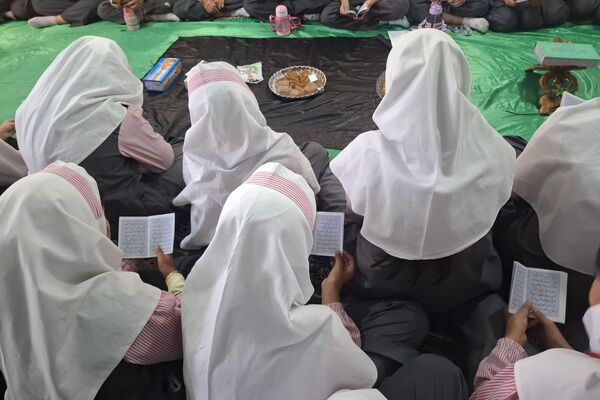اقامه نماز جماعت و محافل انس با قرآن در مدارس فیروزکوه