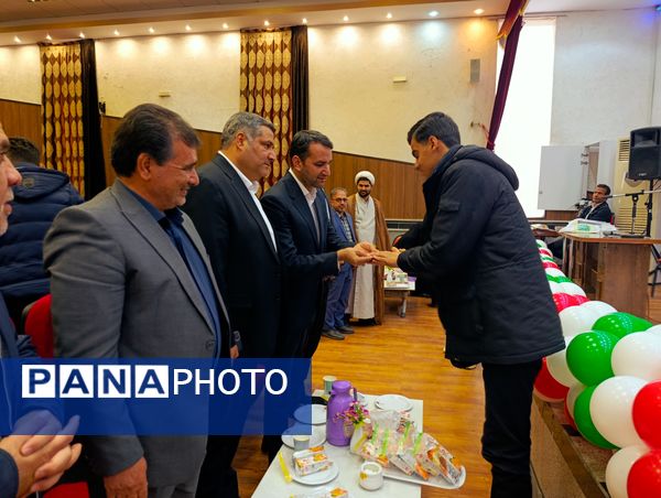 مراسم تقدیر از برگزیدگان قرآنی و فرهنگی در جشنواره‌های فردا و کارینو