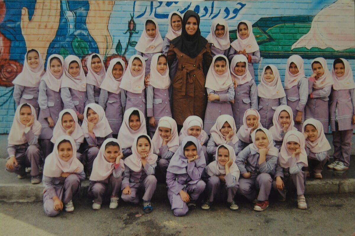 عکس یادگاری دانش‌آموزان مدرسه علویان بهارستان‌دو
