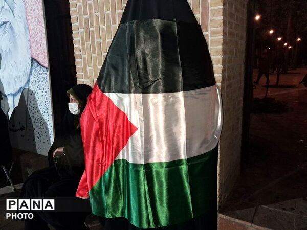 وحدت  رمز پیروزی مقابل دشمن 