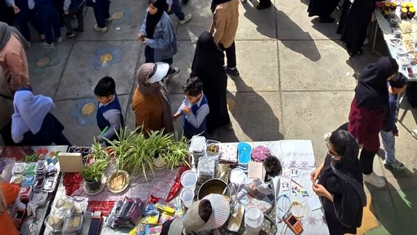 برپایی بازارچه کسب و کار در دبستان غیردولتی مهرو ماه آشخانه 