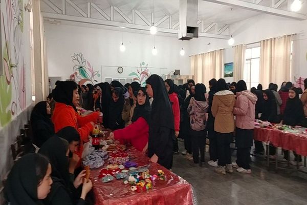 برپایی نمایشگاه و بازارچه کارو فناوری در دبیرستان شهید مجید دهنوی نیشابور