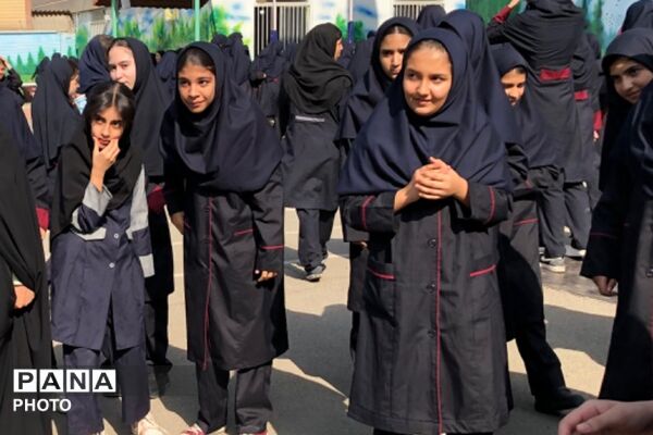 حضور کاروان مهر کانون فرهنگی تربیتی شهید رجایی در مدارس ناحیه دو شهرری 