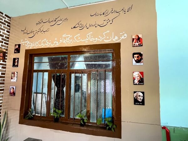 افتتاح کتابخانه راهرویی خلاقانه در دبستان امام خمینی(ره) گناوه