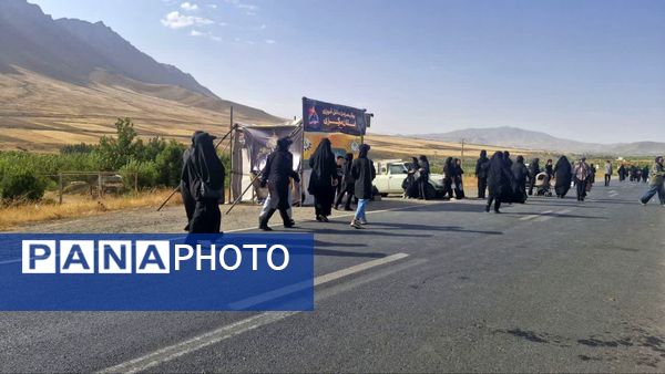 موکب «عشاق الحسین(ع)» در مسیر پیاده‌روی جاماندگان اربعین شازند 