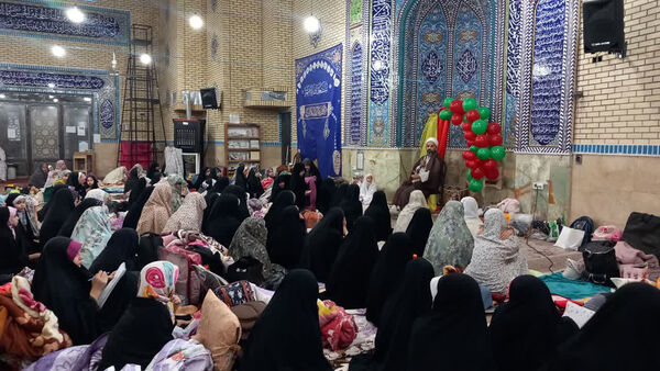 اعتکاف دختران دانش‌آموز در قم