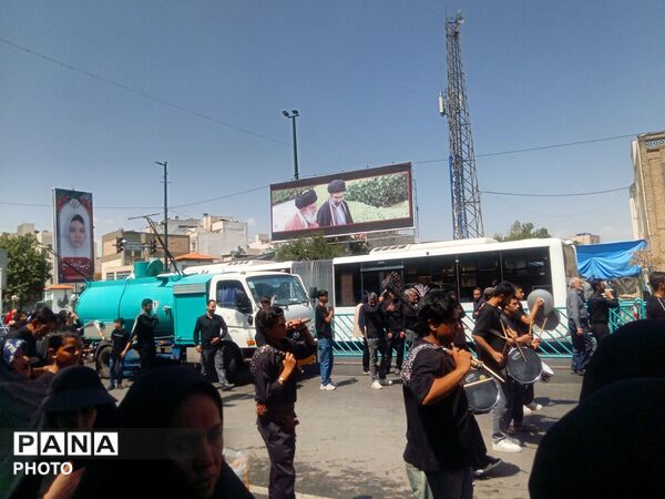 طنین گام‌های جاماندگان اربعین در حریم رضوی؛ مشهد یکپارچه در سوگ حسین (ع)