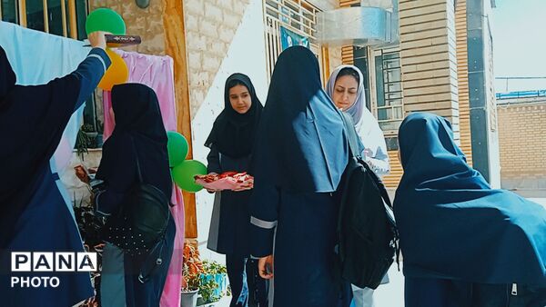 جشن جوانه‌ هادر دبیرستان سمیه اشترینان
