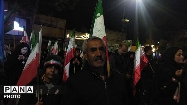 نیشابوری ها از پیر تا کودک در اجتماعات خیابانی