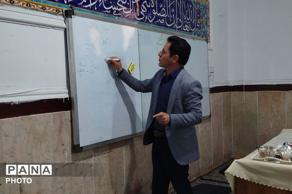 جلسه آموزش خانواده با محوریت فرزندپروری موفق در دبستان معصومیه