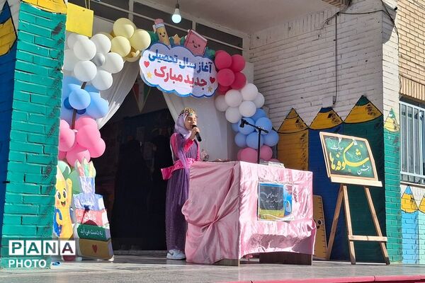 جشن شکفتن کلاس اولی‌ها در دبستان ستایش شهریار
