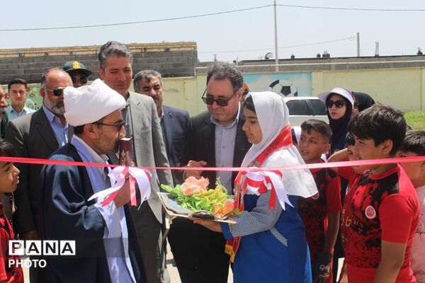 افتتاح زمین چمن مصنوعی در مدرسه شهید صفدری سه گنبد 