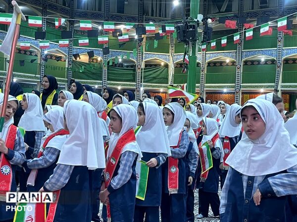 جلوه‌‌ای دیدنی از شور دانش‌‌آموزان در برنامه سالروز تاسیس سازمان دانش آموزی در یزد