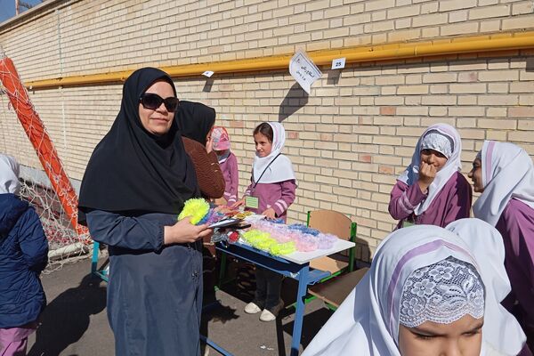 بازارچه دانش‌آموزی در دبستان شاهد شهید محمدرضا کشاورز 