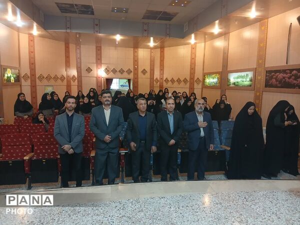  پرچم‌داری نوجوانان مروست در اختتامیه «طرح مانا»