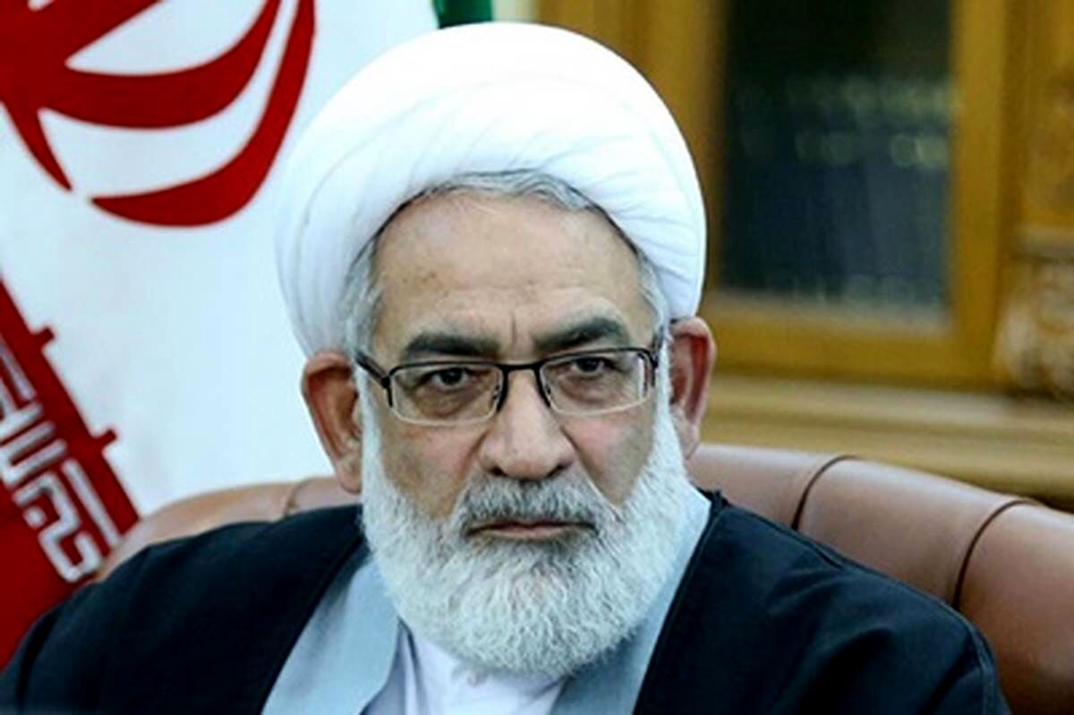 ایران اسلامی امروز در برابر جهان کفر ایستاده است