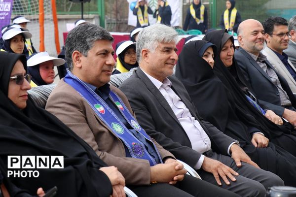 همایش «یاوران انقلاب» ناحیه ۶ مشهد در دبیرستان یاس ۲ 