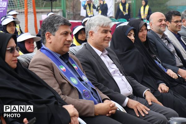 همایش «یاوران انقلاب» ناحیه ۶ مشهد در دبیرستان یاس ۲ 
