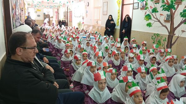  قاب‌های خبری از مراسم زنگ انقلاب در دبستان بوستان شهرستان بن