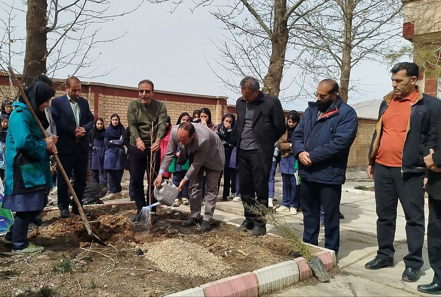 گرامیداشت هفته منابع طبیعی و روز درختکاری در دبیرستان ام البنین بیرانشهر