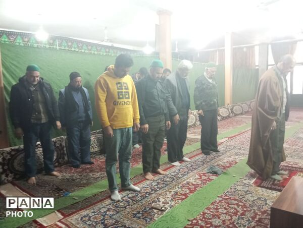 اجلاسیه قرآن همراه با اقامه نماز ظهر و عصر