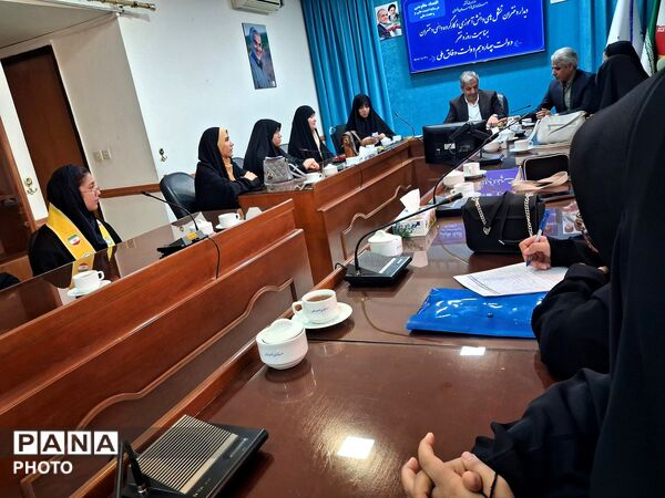 دیدار دختران تشکل های دانش آموزی و کار گروه دائمی دختران با فرماندار کاشمر 