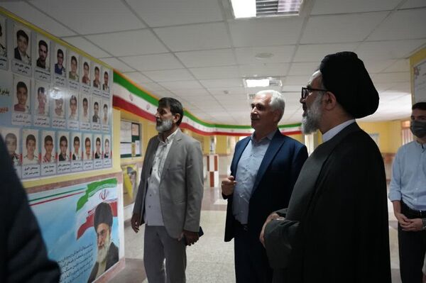 دیدار صمیمی امام جمعه فردیس با معلمان و دانش‌آموزان دبیرستان کاشانی‌پور