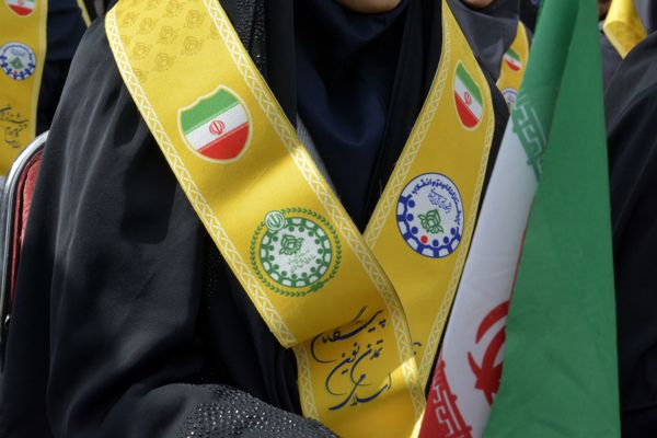 حماسه دانش‌آموزان اسلامشهر در ۲۲بهمن