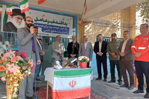 آیین نواختن زنگ پدافند غیرعامل در دبیرستان تهرانی باقرشهر 