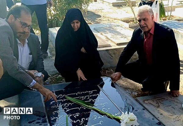 غبارروبی گلزار شهدای کوهپایه با حضور فرماندار و اعضای شورای اداری