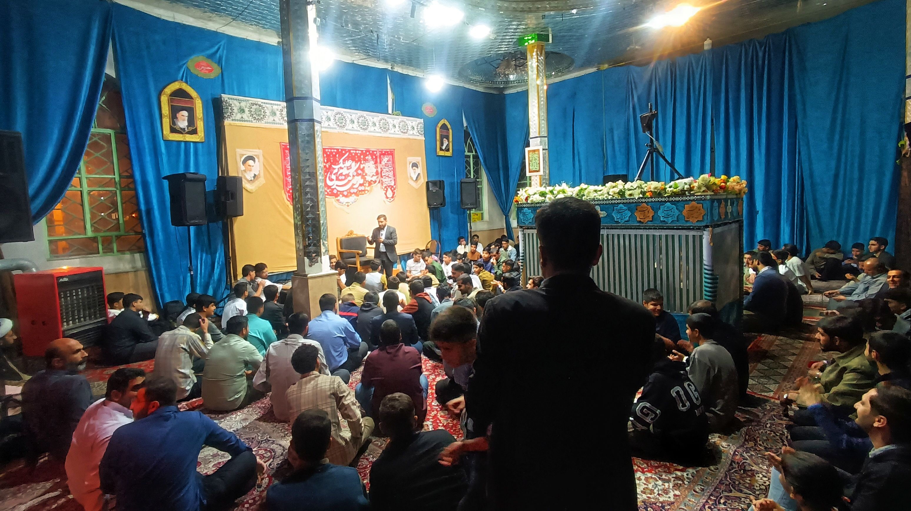 جشن میلاد حضرت زینب(س) با حضور پرشور مردم یاسوج در حرم امامزاده عبدالله(ع) 