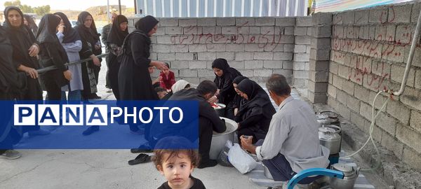 پذیرایی از زائران اربعین حسینی در مواکب پل سیمره ورودی شهرستان هلیلان 