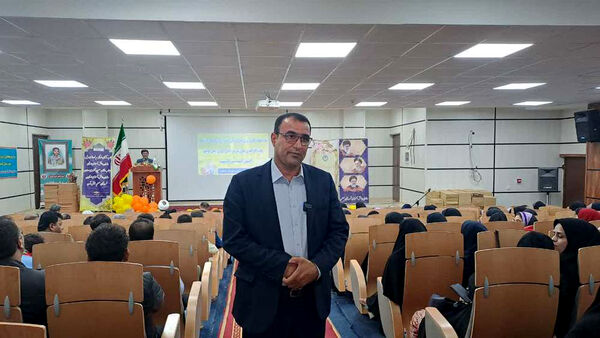 تجلیل از مدیران، مربیان و دانش‌آموزان پیشتاز شهرستان عسلویه