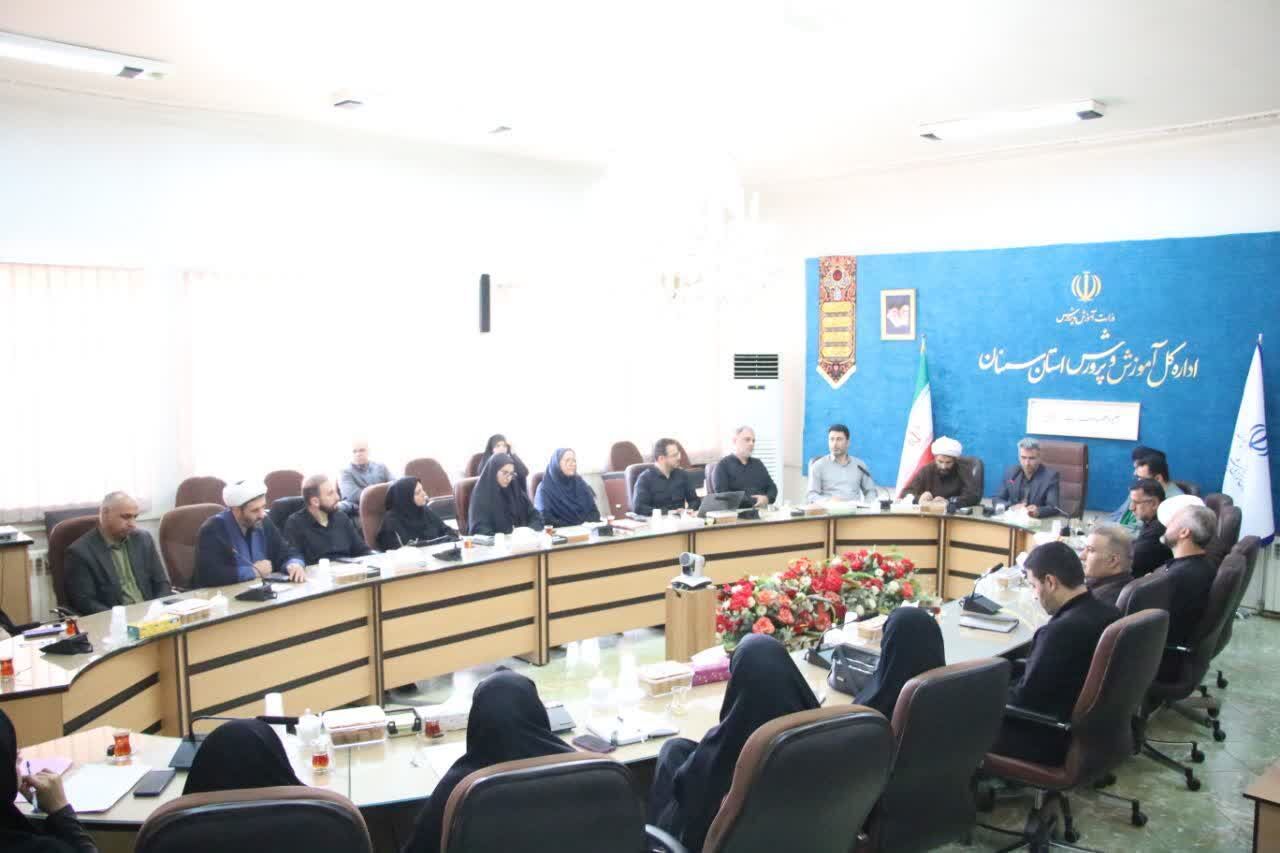 برنامه‌های فرهنگی با محوریت ارتقای جایگاه معلم تدوین می‌شود