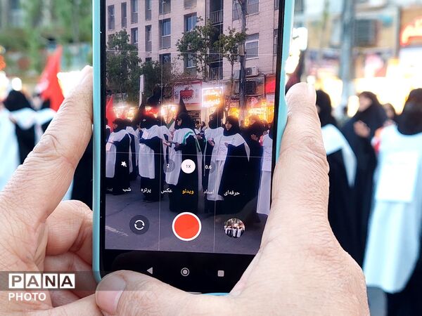 حضوری از جنس نور در چهلم رهبر انقلاب