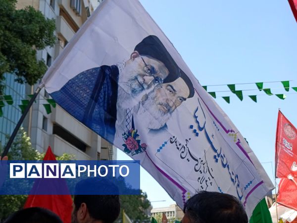 راهپیمایی جمعه خشم و نصر با حضور پرشور مشهد مقدس برگزار شد