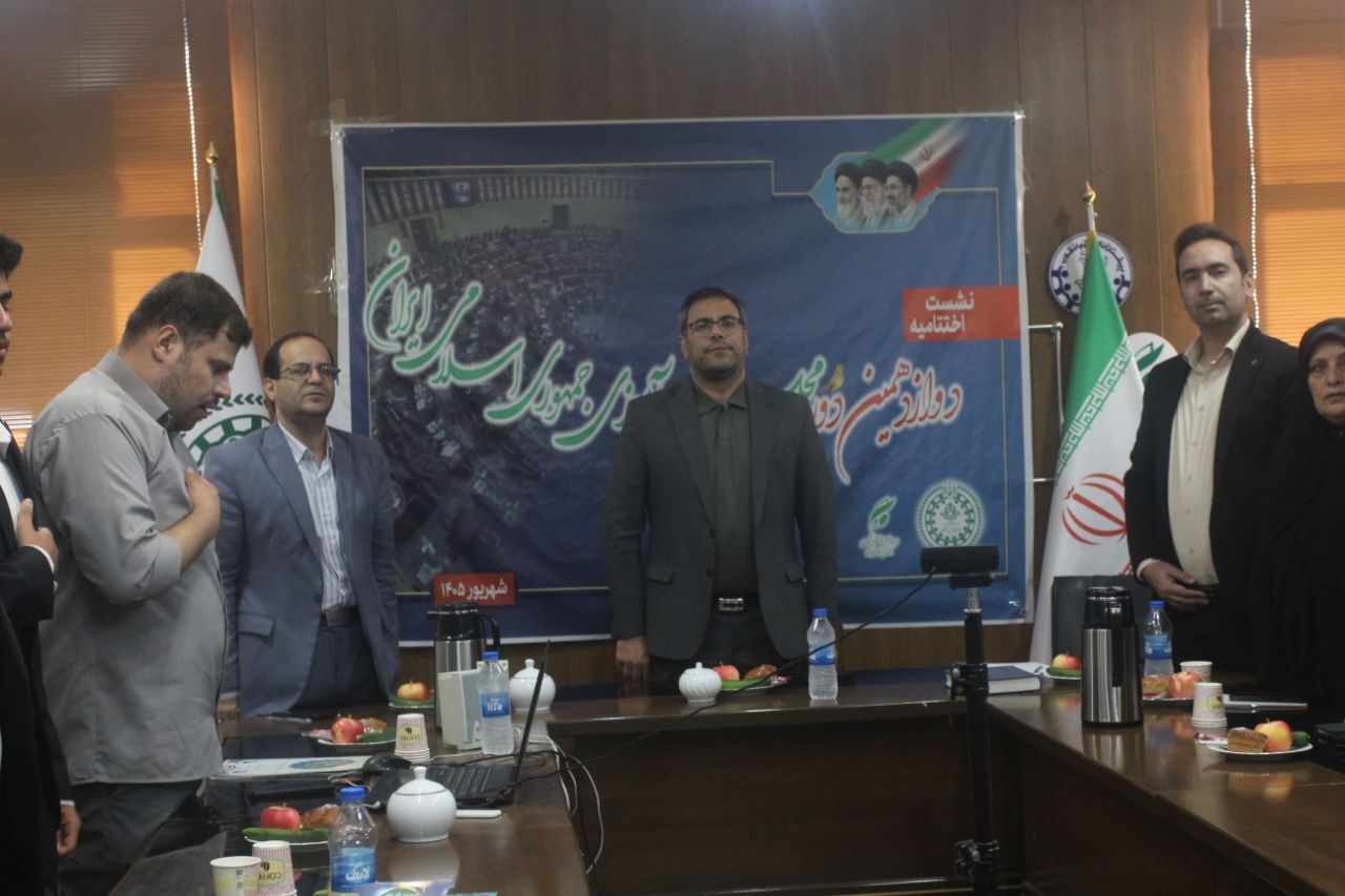 اختتامیه دوازدهمین مجلس دانش‌آموزی در قاب زنجان؛ تجلیل از نمایندگان دوره دوازدهم