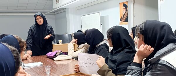 اردوی دانش‌آموزی تمشک مدارس دخترانه انصار و بعثت در زنجان