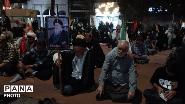شبِ اشک و عرفان در حسینیه امام خمینی