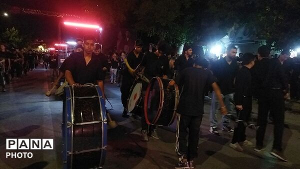 گذری بر فعالیت هیئت جوانان باب الحوائج در شب عاشورا 