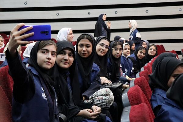 آیین تجلیل از دختران دانش‌آموز خبرنگار منتخب پانا شهرستان‌های استان تهران