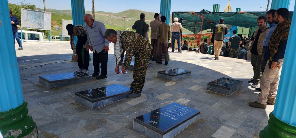 غبارروبی یادمان شهدای مرز تمرچین پیرانشهر